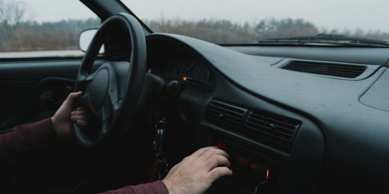 generhvervelse køreskoleelev kører bil